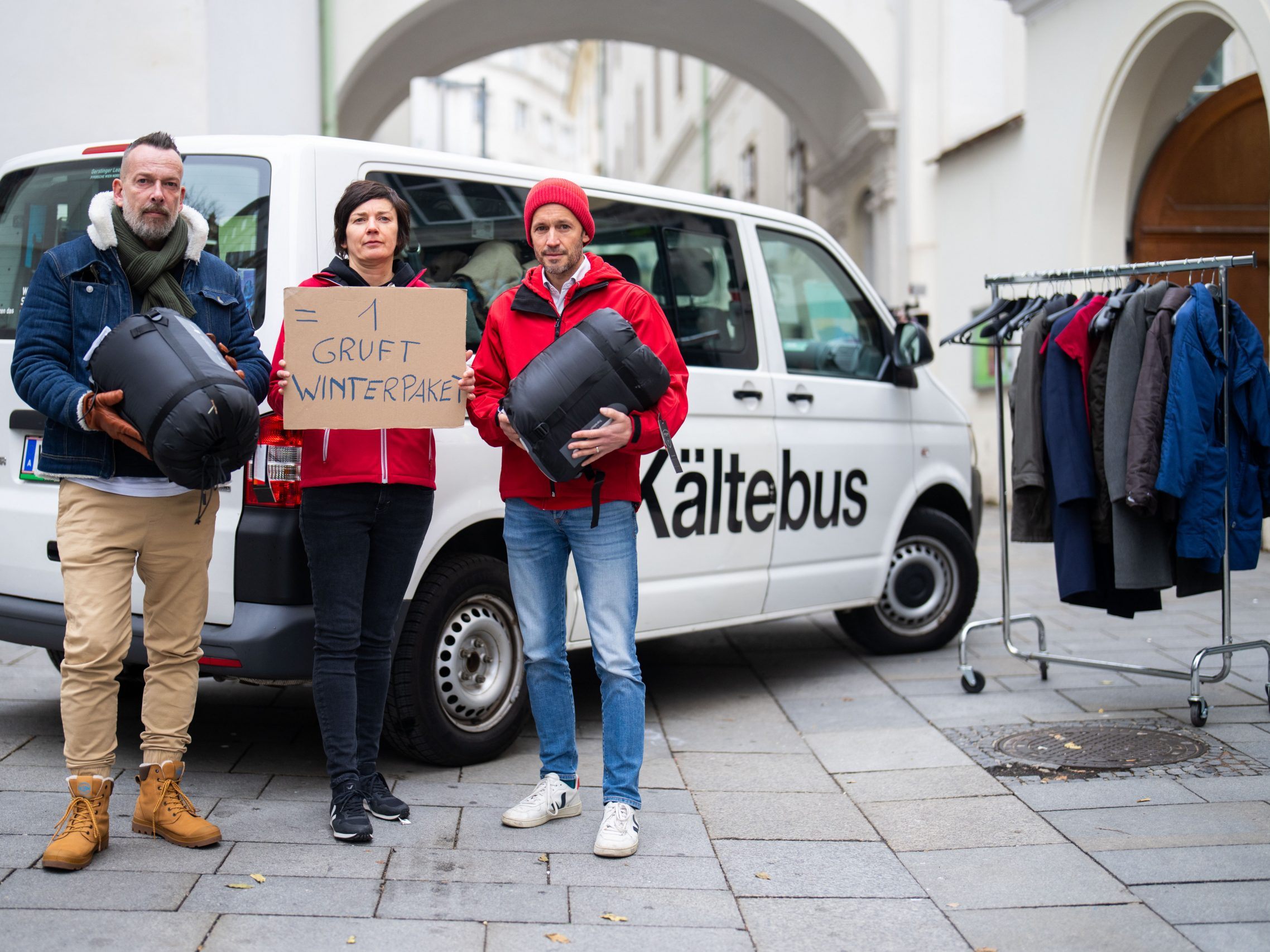 Bereits 1.000 Winterpakete wurden seit Start der Aktion der Gruft Wien gespendet. Bereits 1.000 Winterpakete wurden seit Start der Aktion der Gruft Wien gespendet.
