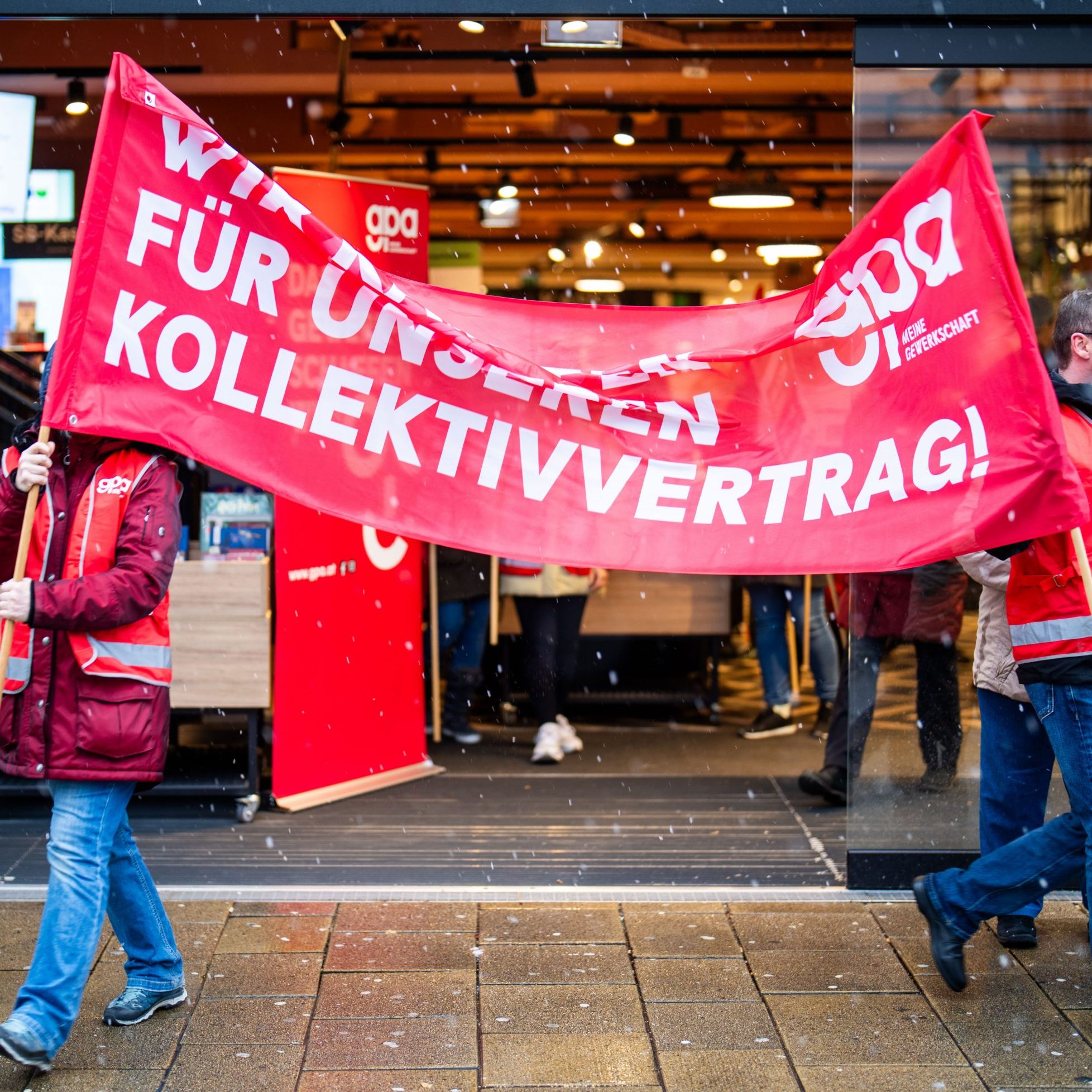 Im Handel drohen bei keiner Einigung weitere Warnstreiks.