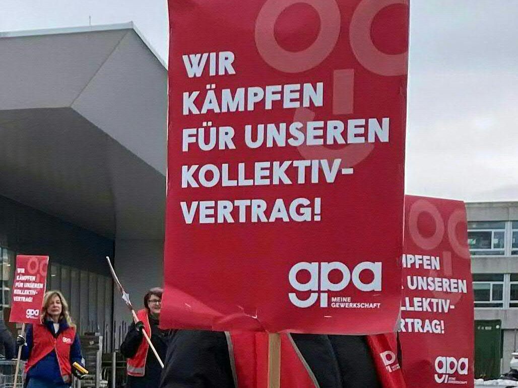 Die Warnstreiks im Handel gehen nach dem Scheitern der Verhandlungen weiter.