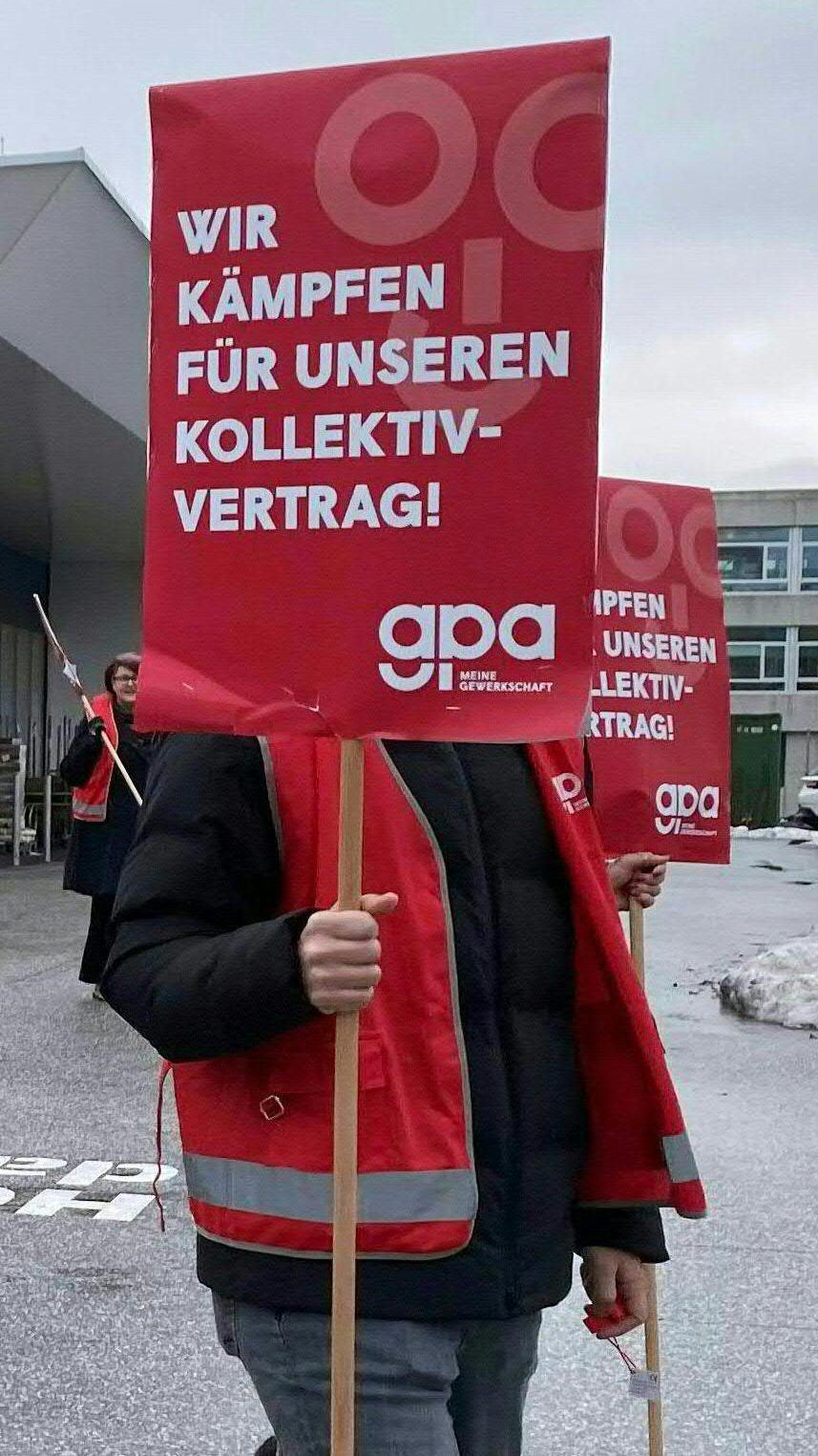 Die Warnstreiks im Handel gehen nach dem Scheitern der Verhandlungen weiter.