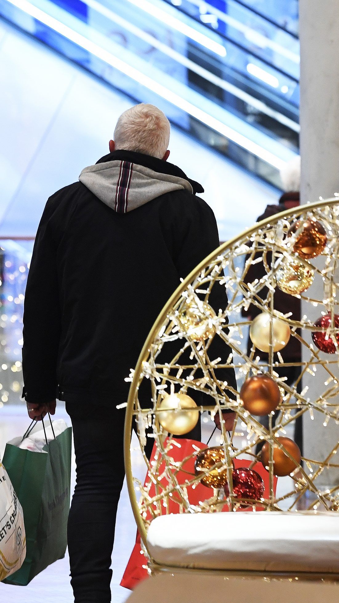 Der weihnachtsbedingte Dezember-Mehrumsatz ist rückläufig.