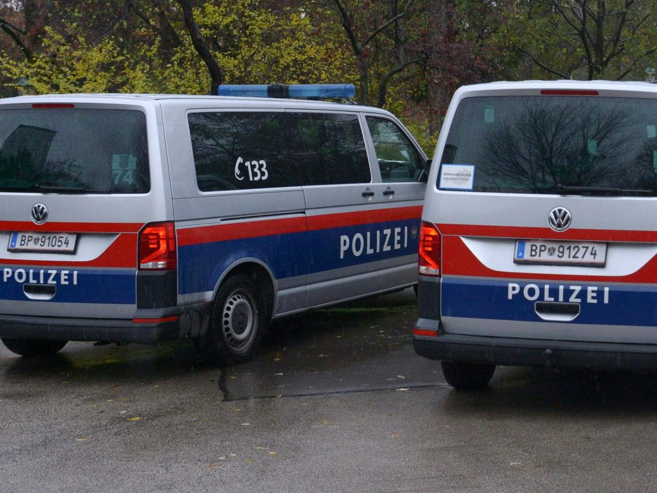 Im Wiener Stadtpark wurde ein 17-Jähriger brutal ausgeraubt. Im Wiener Stadtpark wurde ein 17-Jähriger brutal ausgeraubt.