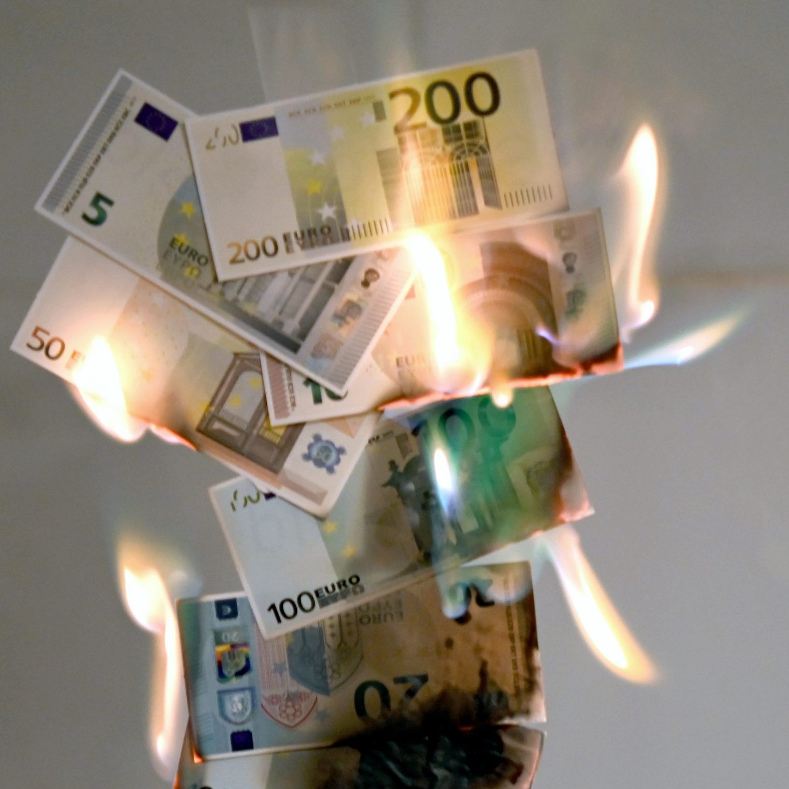 Die Inflation ist im November nur leicht gesunken.