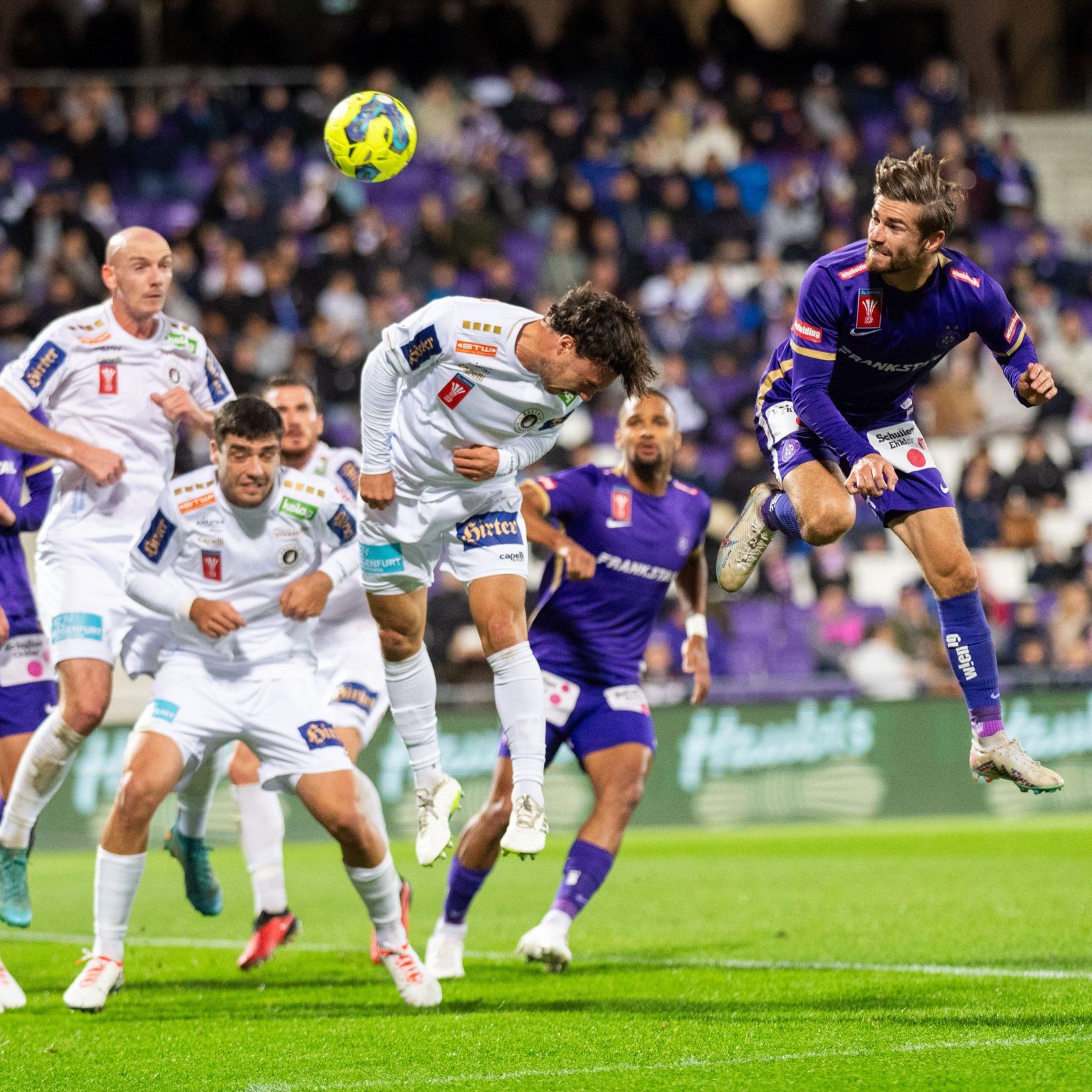 Die Veilchen wollen in Klagenfurt gegen die Austria punkten.