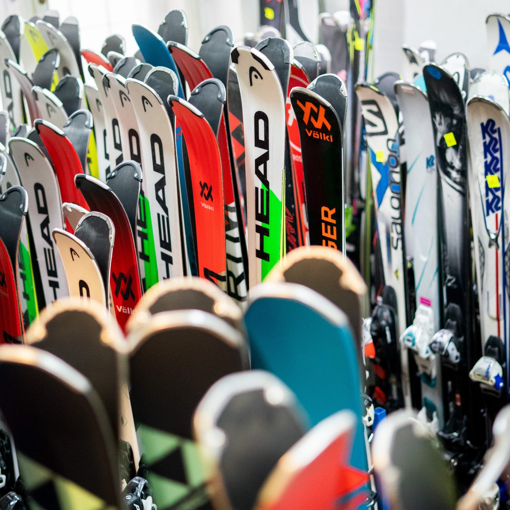 Die Verkaufszahlen von Alpin- und Tourski sind fast wieder auf Vor-Corona-Niveau.