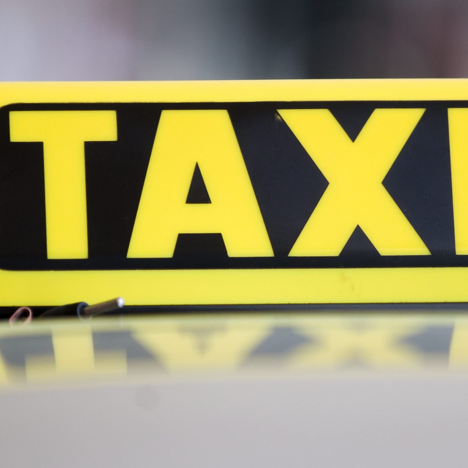 Bei Taxifahrern wird der Mindestlohn steigen.