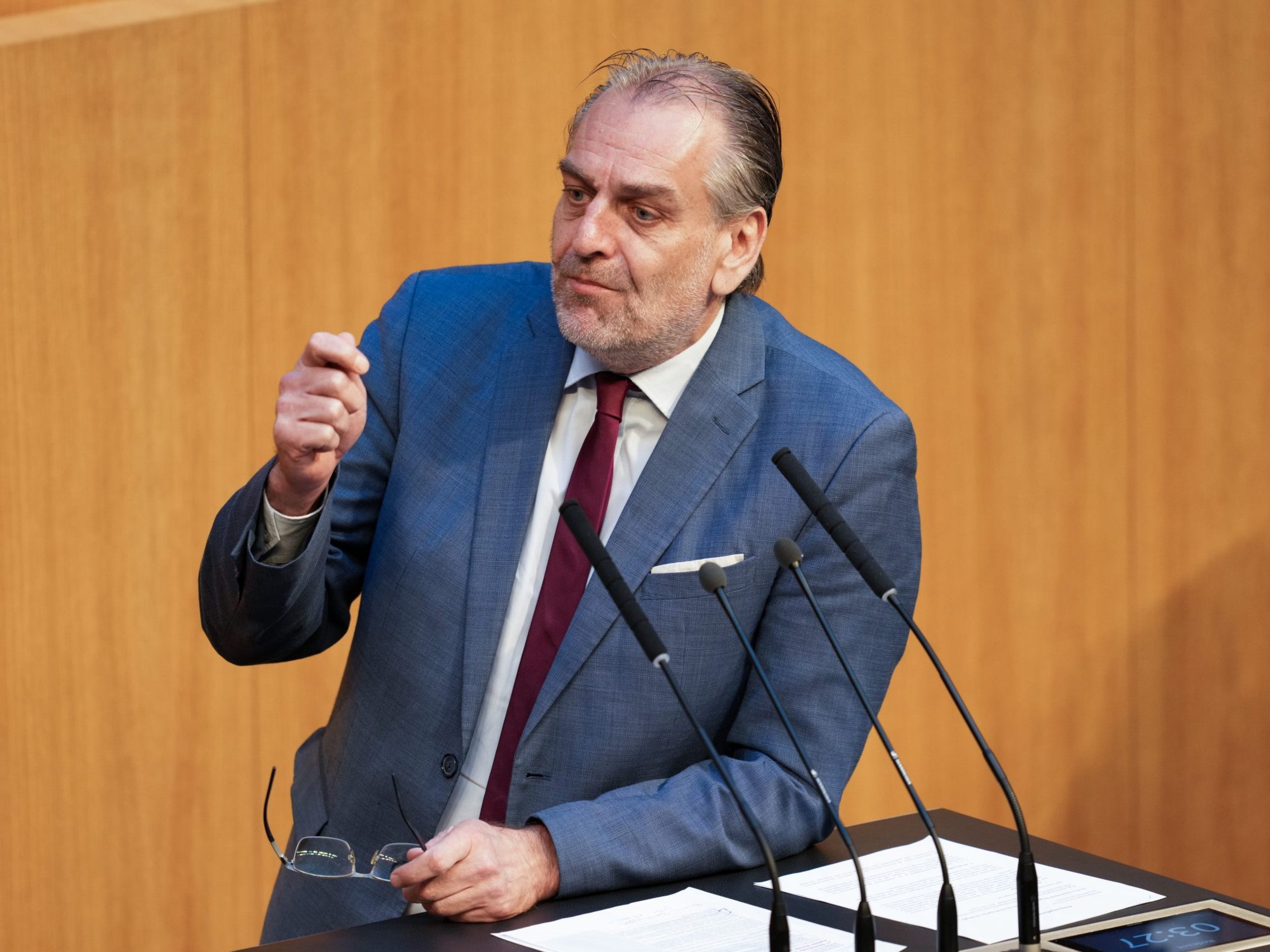 Der rote Mandatar Kollross soll laut ÖVP und FPÖ den Hut nehmen.