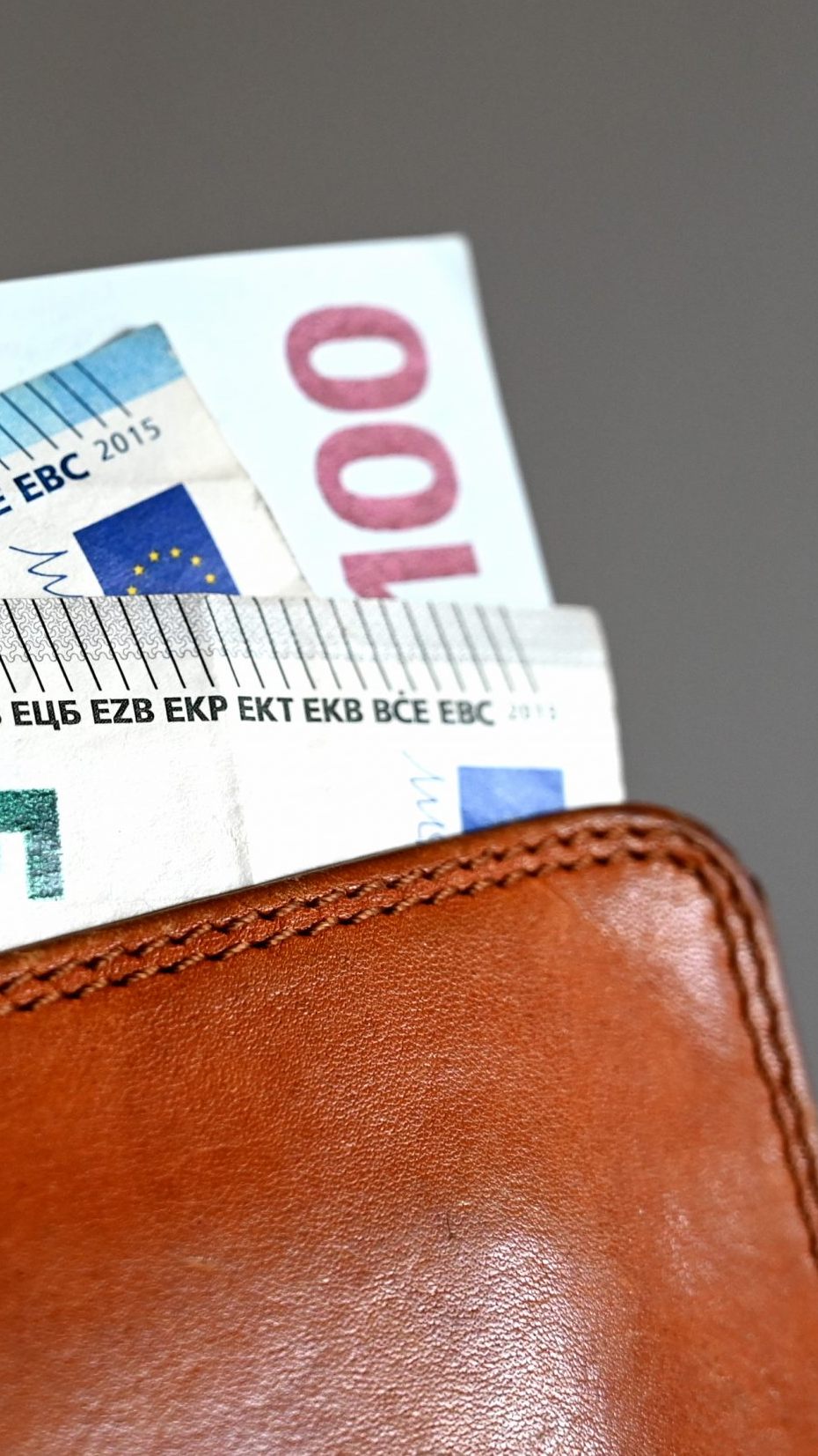 Die AK gibt Tipps, wie Konsumenten mehr Geld im Börserl bleibt.