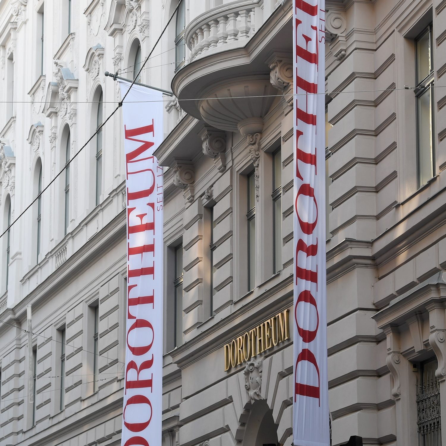 Dorotheum versteigert Klavier von Peter Alexander.