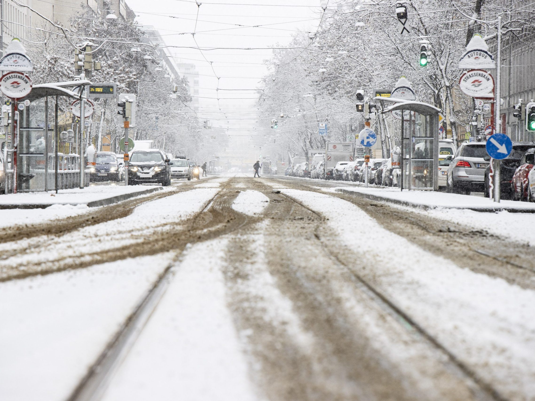 Schneefall in Wien sorgt erneut für Verspätungen bei den Öffis. Schneefall in Wien sorgt erneut für Verspätungen bei den Öffis.