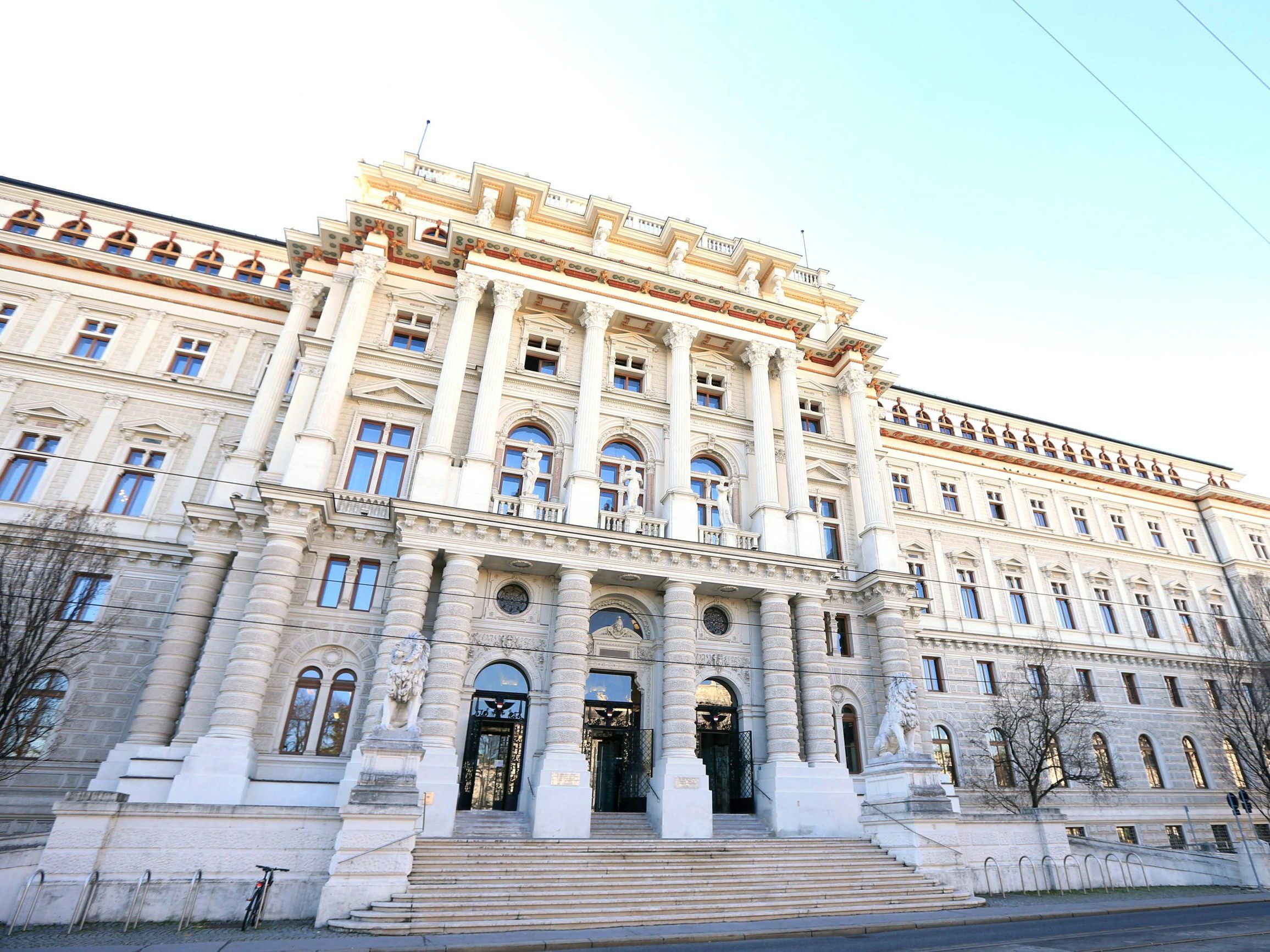 Der Oberste Gerichtshof (OGH) bestätigte bei dem Waffenvermittler in vollem Umfang die vom Erstgericht gefällten Schuldsprüche