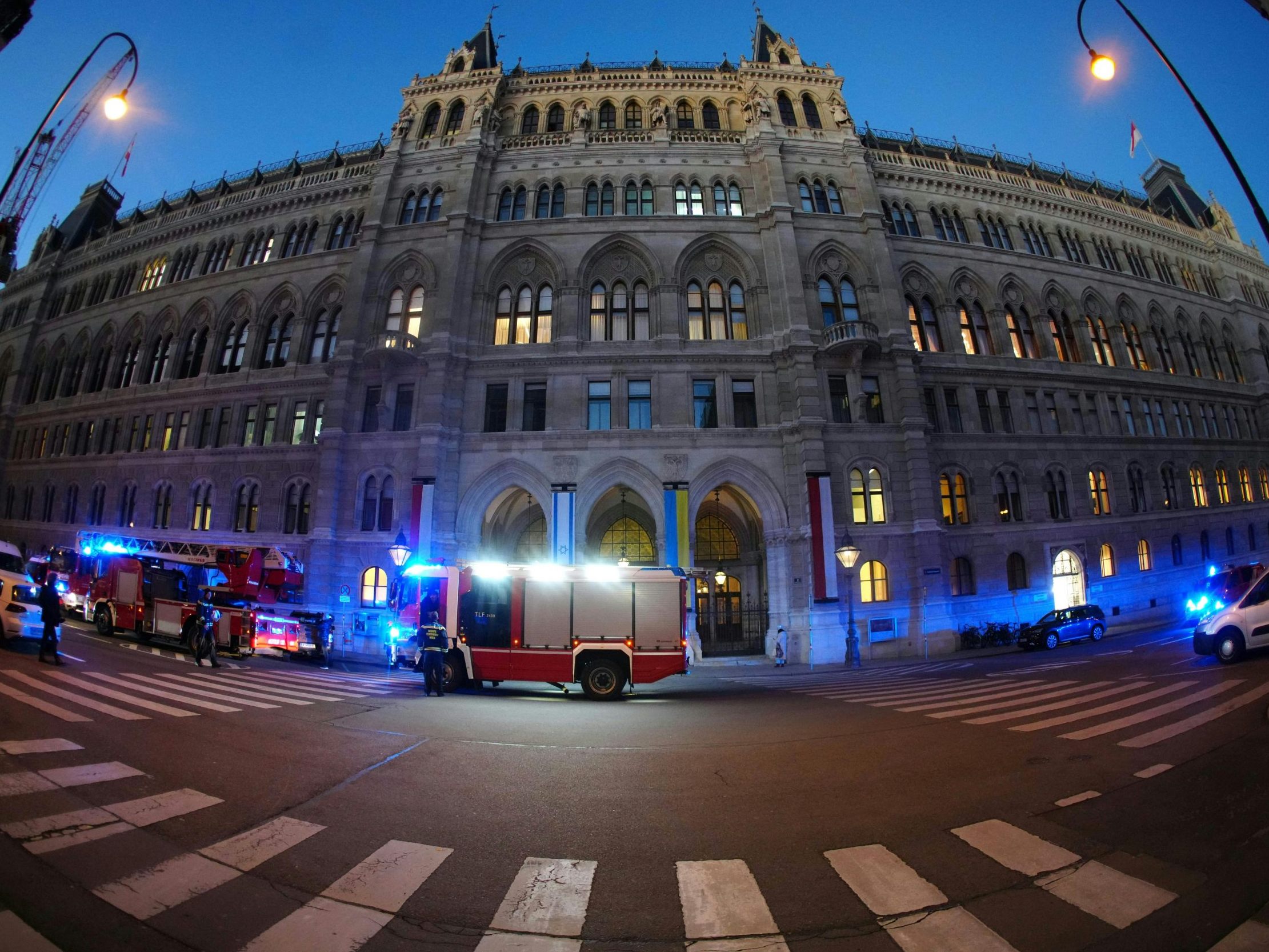 Das Wiener Rathaus musste evakuiert werden. Das Wiener Rathaus musste evakuiert werden.
