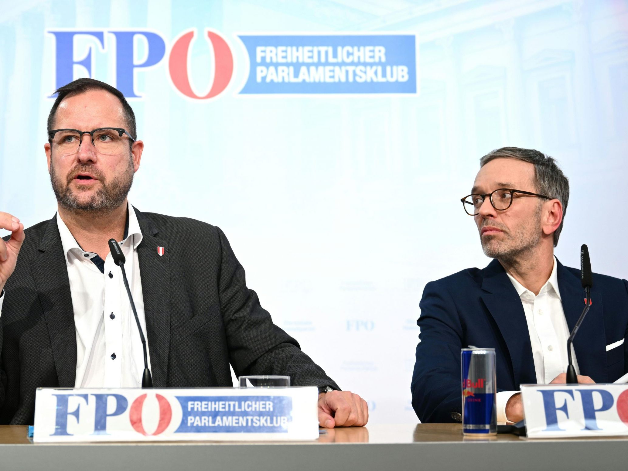 Hafenecker rechnet nach der NR-Wahl mit einer neuen Führung bei ÖVP und SPÖ.