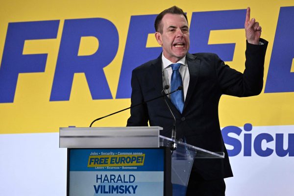 Harald Vilimsky, Spitzenkandidat der FPÖ, bei einer Rede in Italien im Dezember 2023.