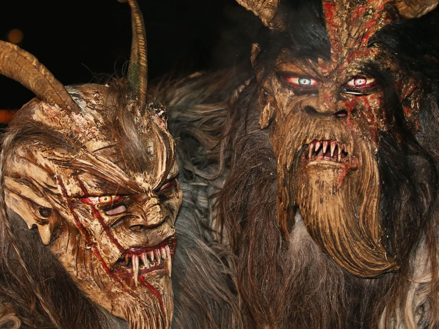 Der 43-Jähriger schlug auf die Holzmasken der Krampusse ein und beschädigte diese.