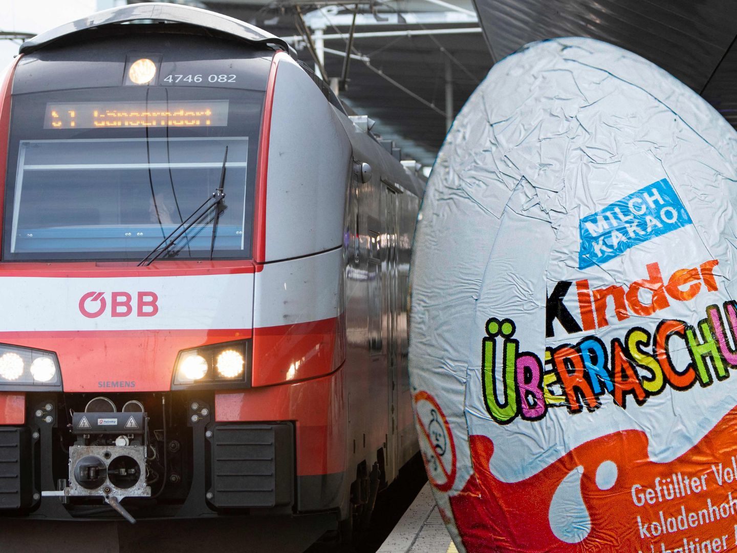Der Schaffner spricht vom Zug als "Überraschungsei". Der Schaffner spricht vom Zug als "Überraschungsei".