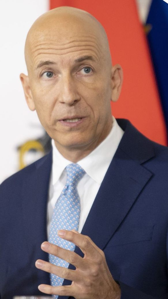 Laut Wirtschaftsminister Martin Kocher (ÖVP) sind die Folgen der Signa-Pleite noch nicht absehbar.