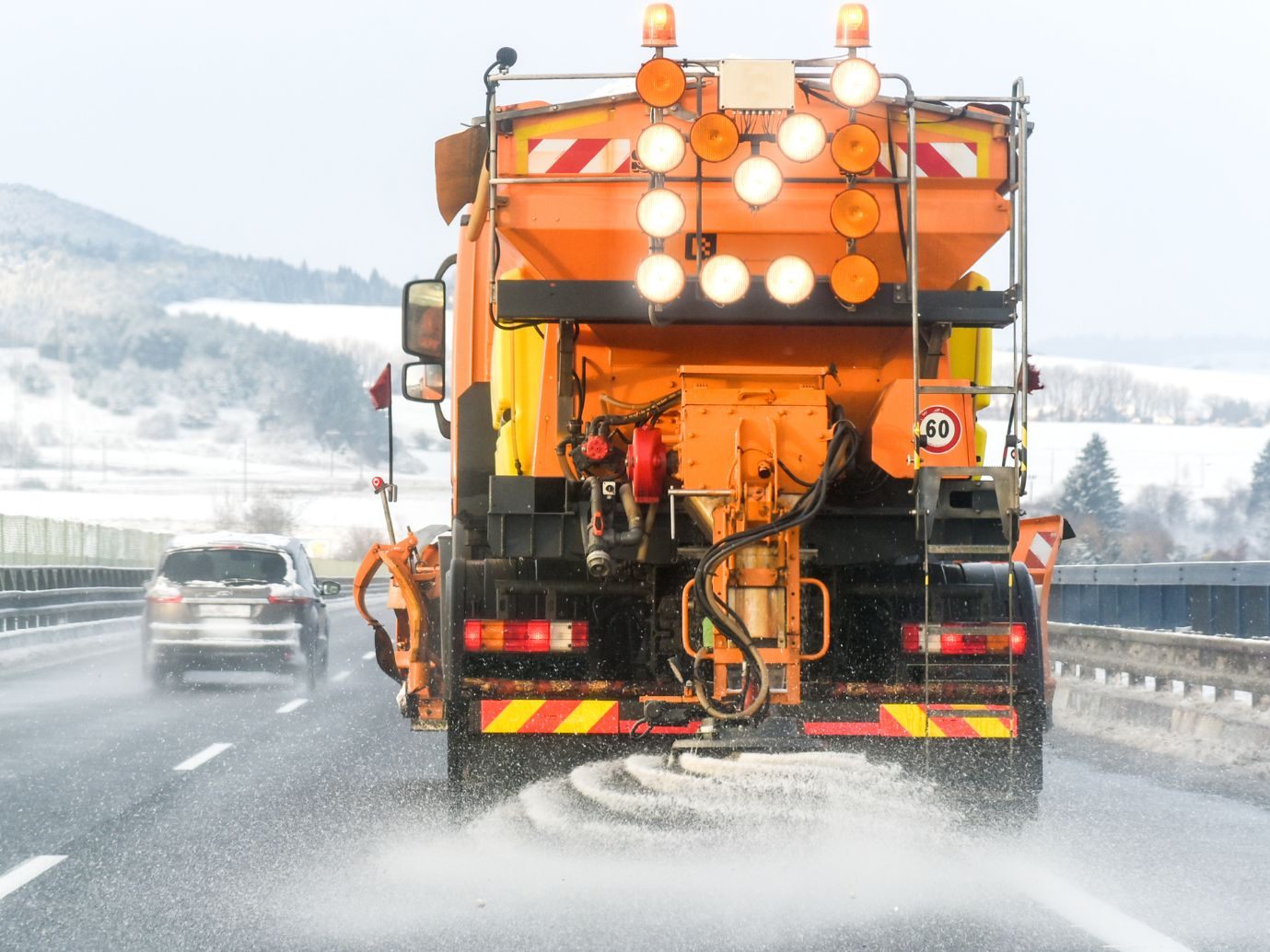 Aufgrund der anhaltenden Schneefälle ist derzeit die Wiener Außenring Schnellstraße A 21 in beiden Fahrtrichtungen gesperrt. Aufgrund der anhaltenden Schneefälle ist derzeit die Wiener Außenring Schnellstraße A 21 in beiden Fahrtrichtungen gesperrt.