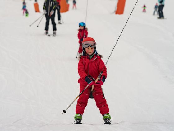 Skifahren, Winterwandern oder Rodeln - hier finden alle den perfekten Winterspaß. Skifahren, Winterwandern oder Rodeln - hier finden alle den perfekten Winterspaß.