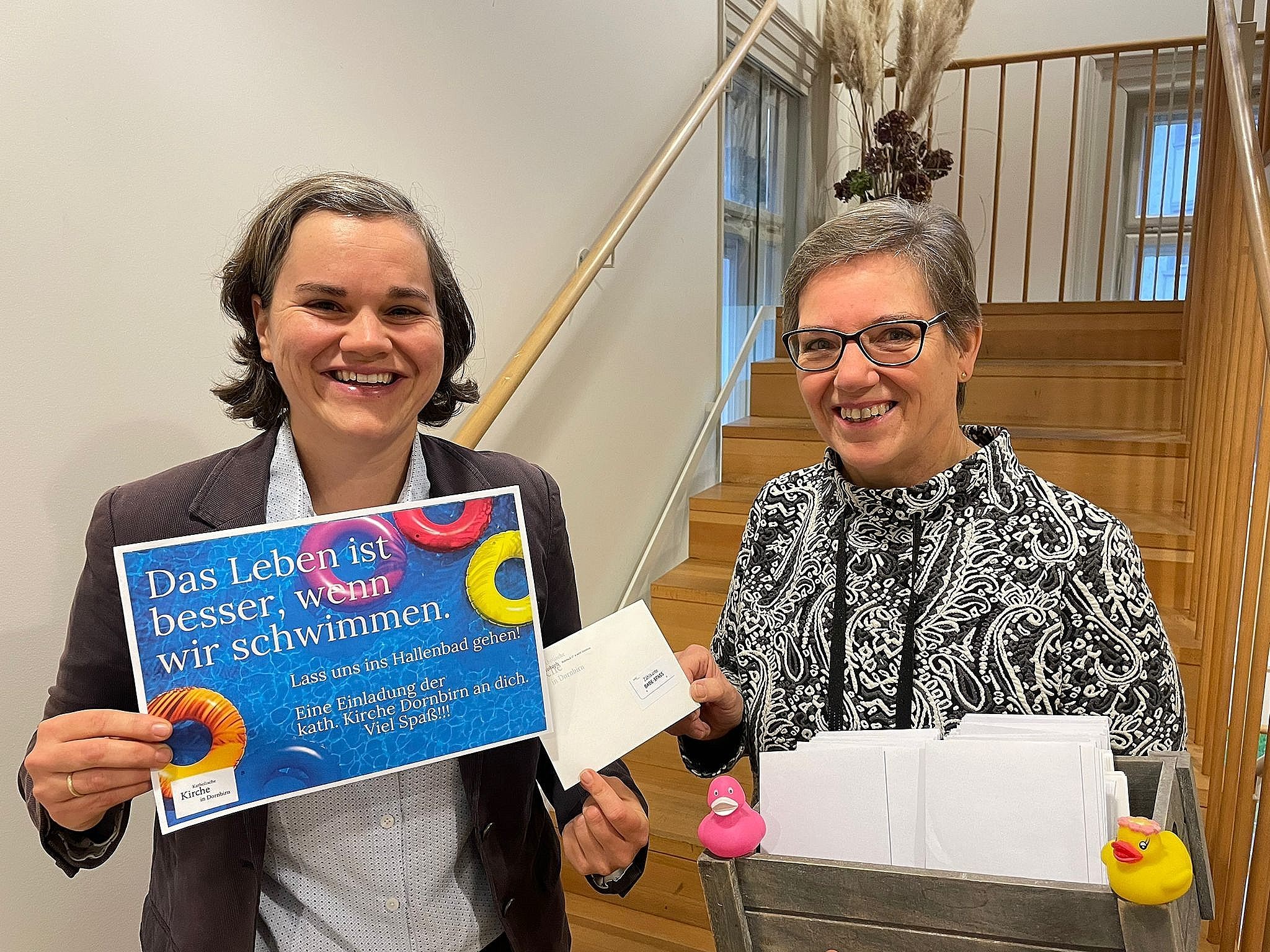 Edith Bonetti (li.) bedankte sich bei Pastoralleiterin Nora Bösch für die wertvolle Spende. Edith Bonetti (li.) bedankte sich bei Pastoralleiterin Nora Bösch für die wertvolle Spende.