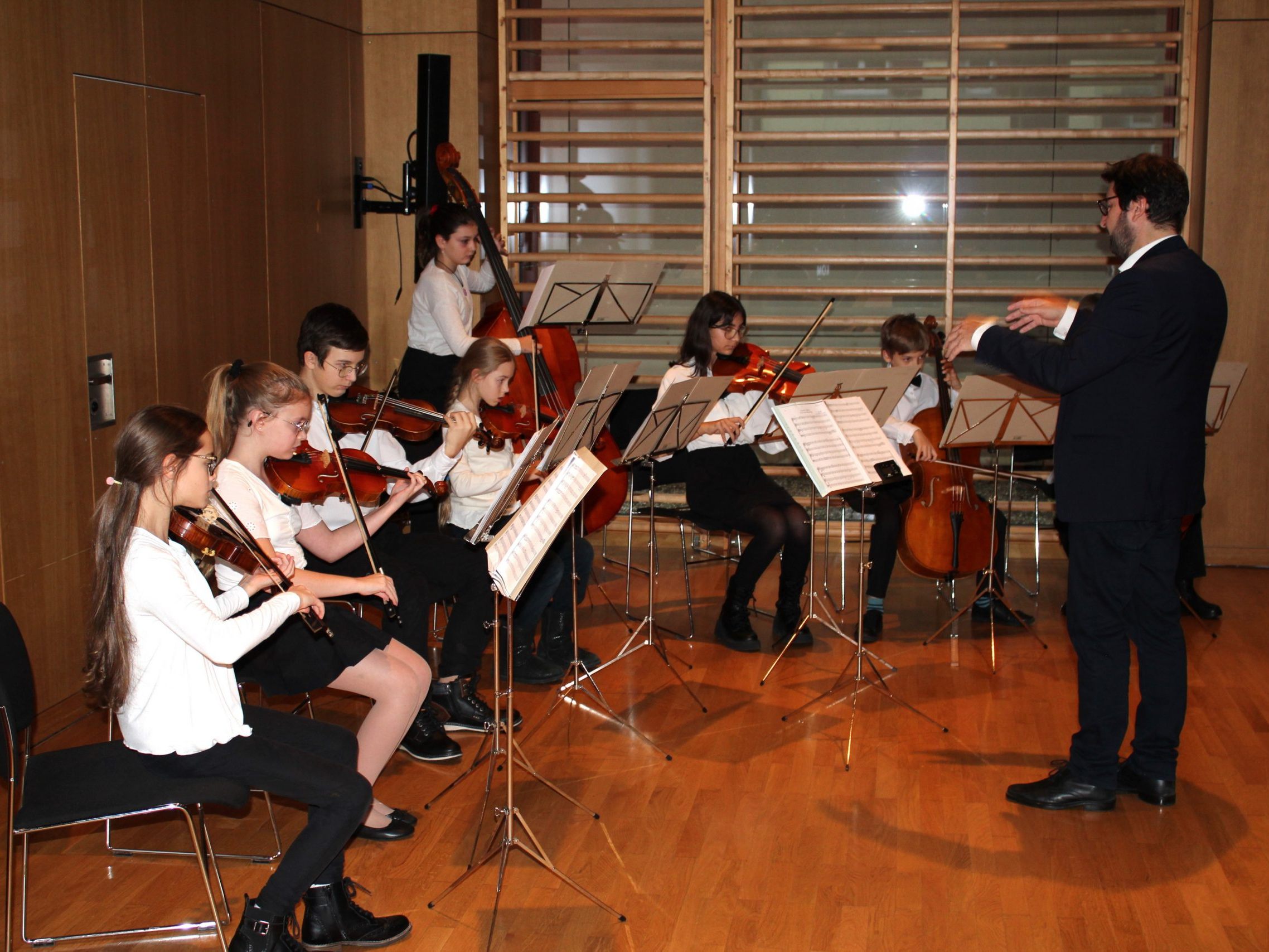 Jugendgruppe der tonart Musikschule unter Leitung von Markus Pferscher Jugendgruppe der tonart Musikschule unter Leitung von Markus Pferscher