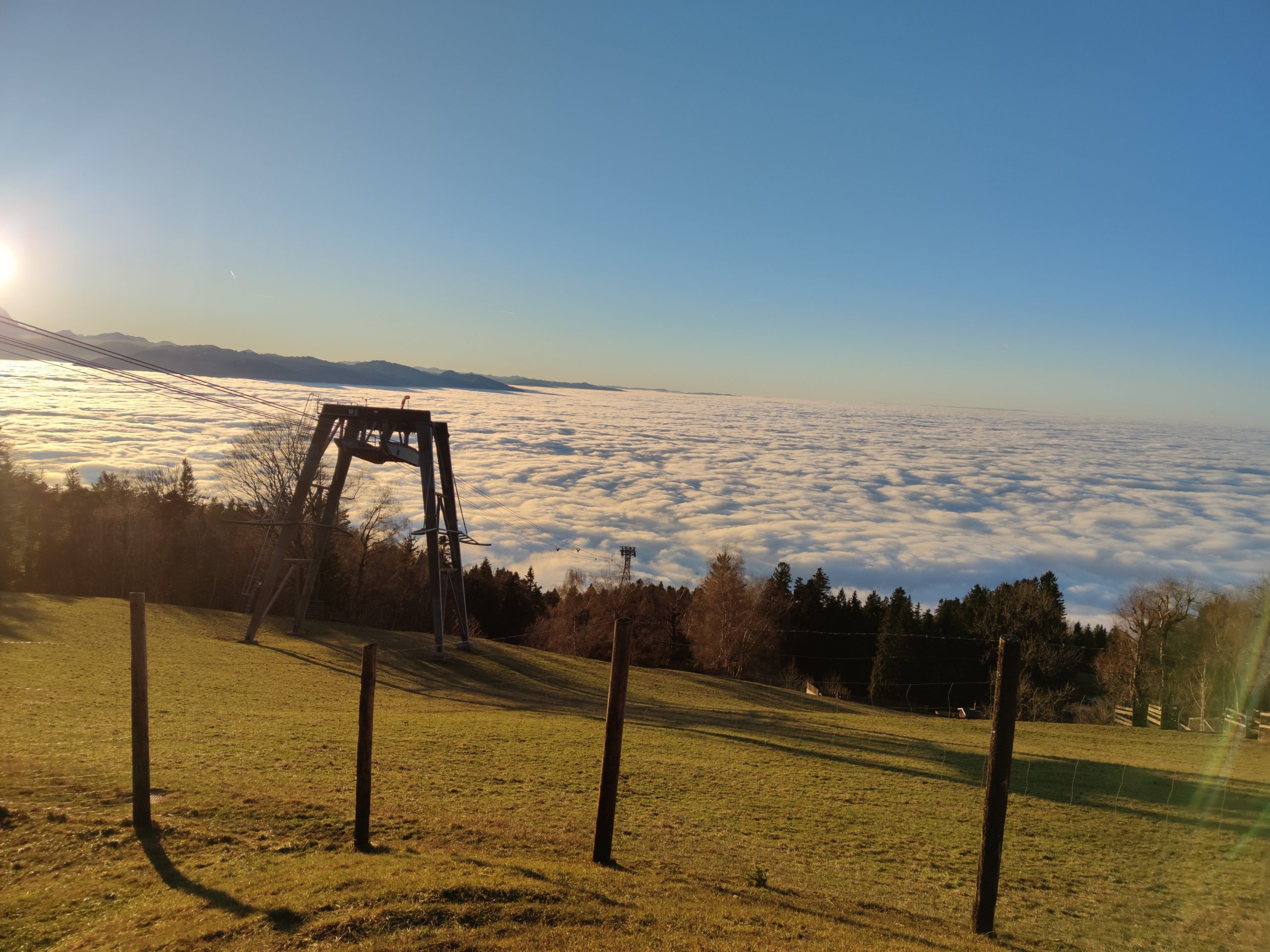 Der Nebel zog sich über den kompletten Bodensee bis nach Deutschland.