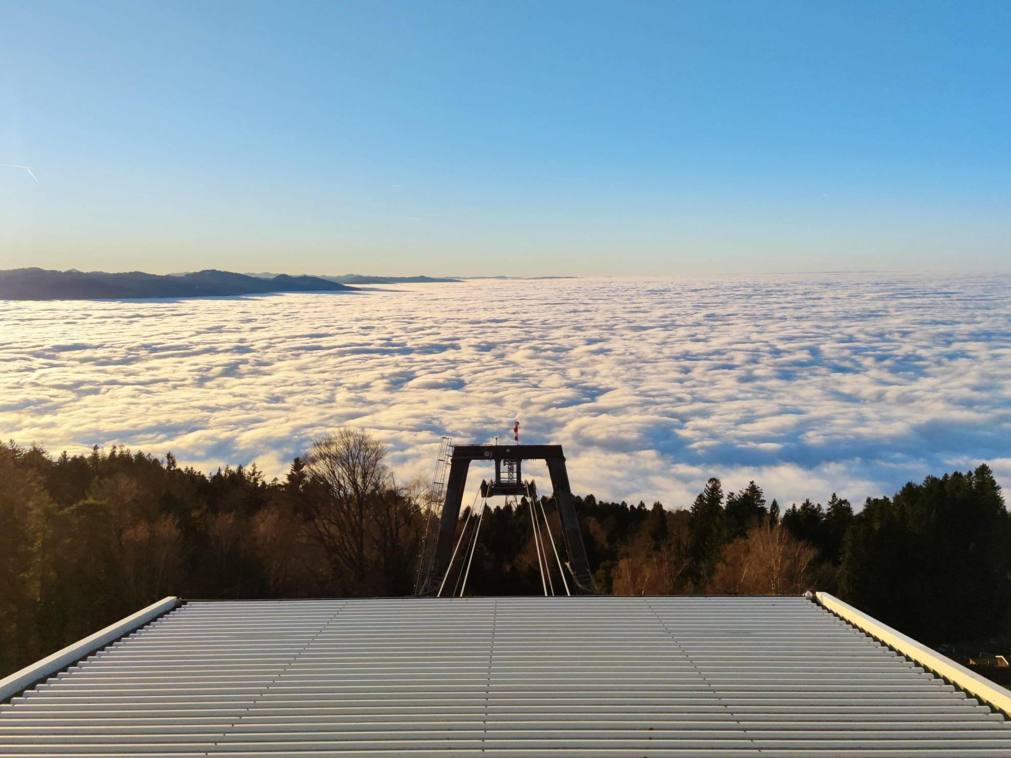 Der Blick von der Pfänder-Bergstation am Montag, 18.12.2023.