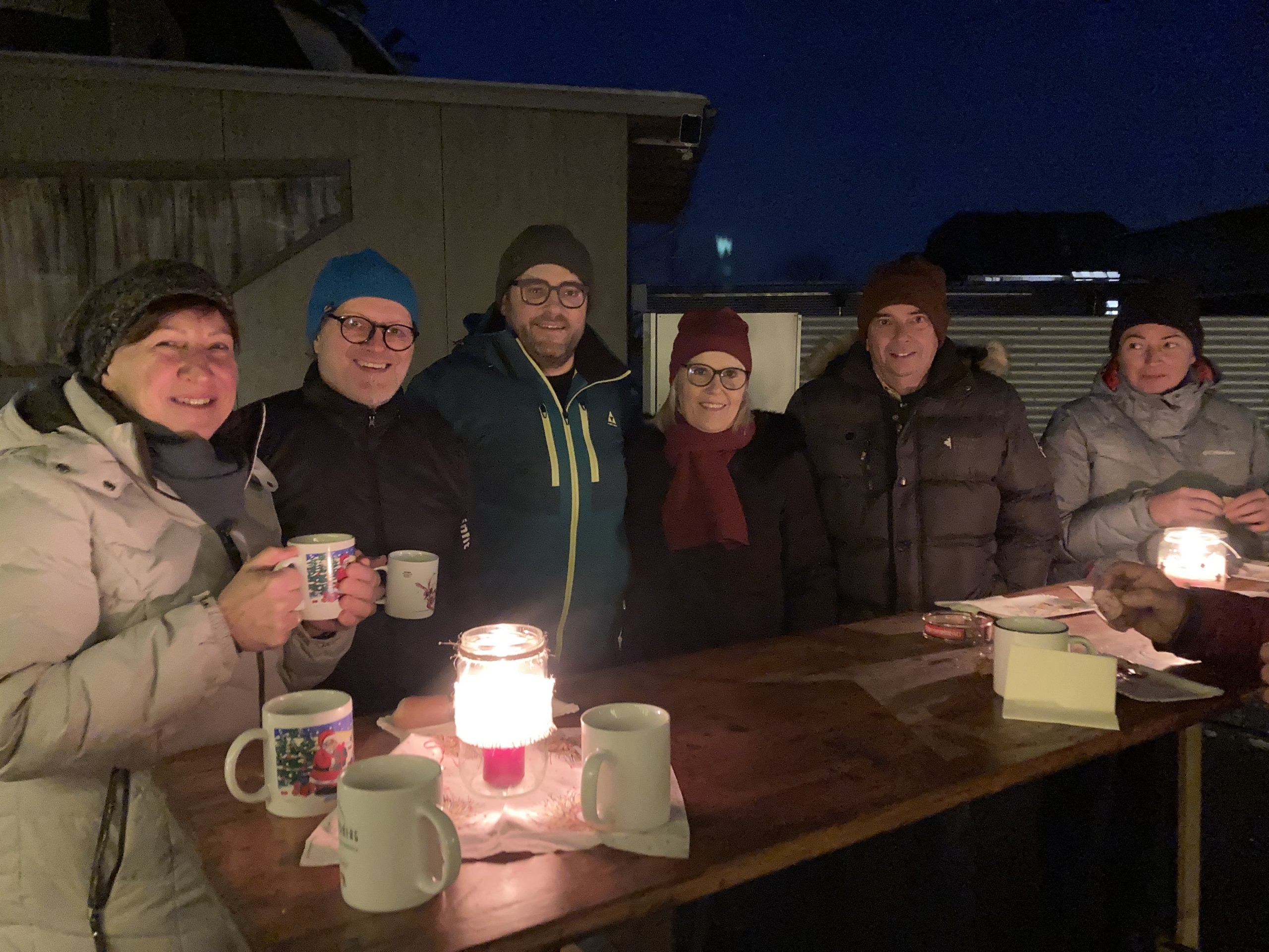 Michael Hämmerle, Leiter der Beratungsstelle der Kaplan-Bonetti-Sozialwerke, 3. von links, konnte eine namhaft Spende in Empfang nehmen Michael Hämmerle, Leiter der Beratungsstelle der Kaplan-Bonetti-Sozialwerke, 3. von links, konnte eine namhaft Spende in Empfang nehmen