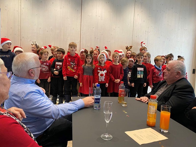 Bürgermeister Dietmar Summer und Landespräsident Manfred Lackner lauschten gespannt den Vorträgen der Schüler.