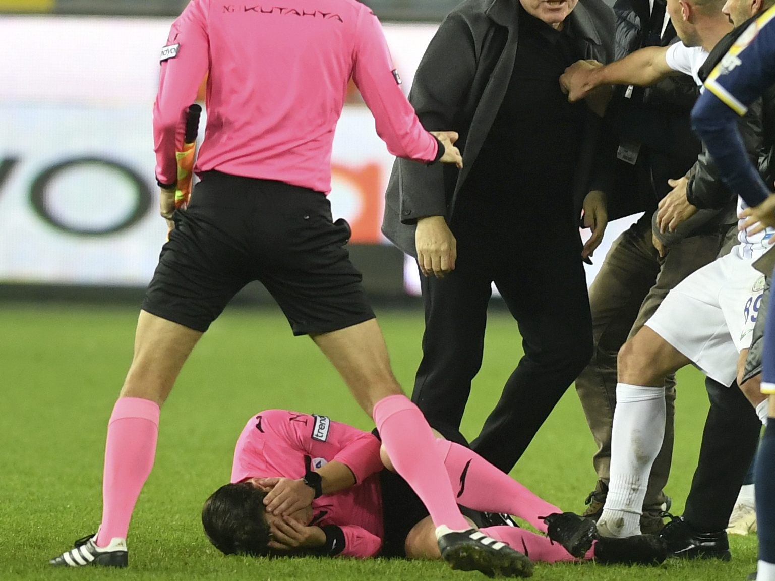 Halil Umut Meler spricht nach der Prügel-Attacke.