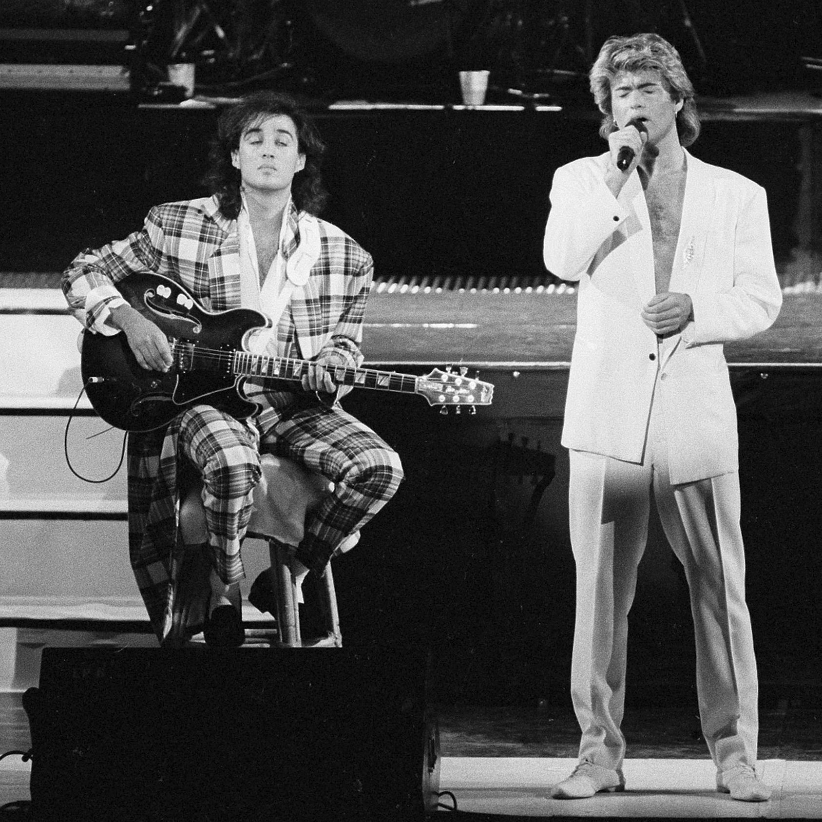 Last Christmas von Wham ist erstmals an der Spitze der britischen Weihnachtscharts.