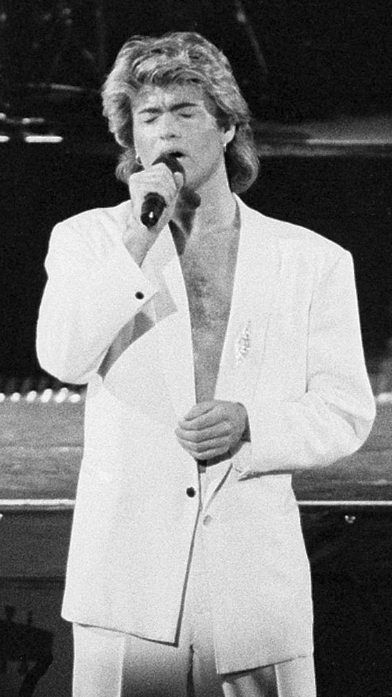 Last Christmas von Wham ist erstmals an der Spitze der britischen Weihnachtscharts.