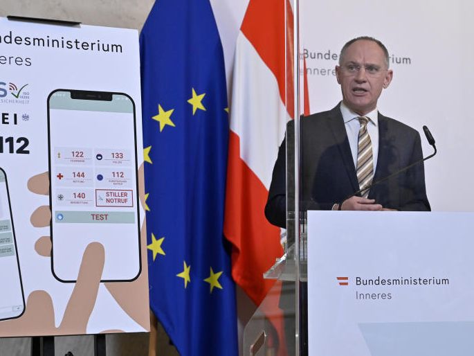 Die Frauennotrufe in Wien sind auch unter den Feiertagen erreichbar. Die Frauennotrufe in Wien sind auch unter den Feiertagen erreichbar.