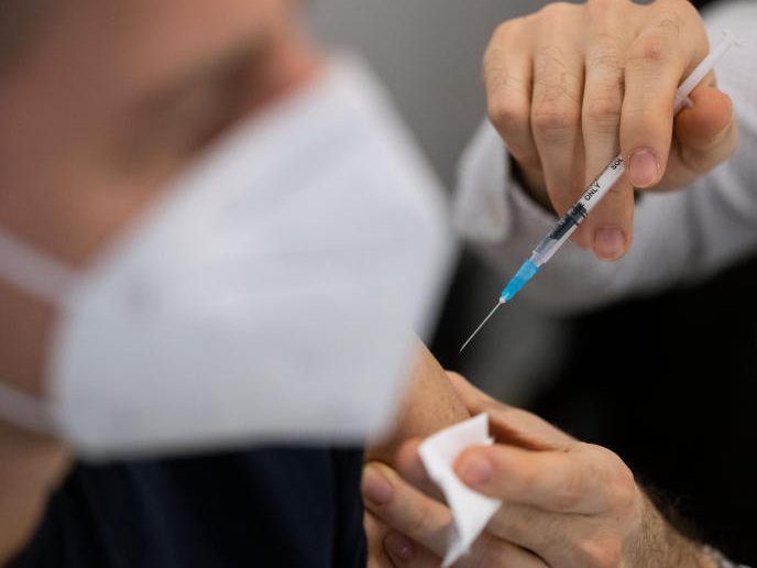 Die Hersteller von Corona-Impfstoffen, Biontech und Pfizer verklagen Ungarn und Polen. Die Hersteller von Corona-Impfstoffen, Biontech und Pfizer verklagen Ungarn und Polen.