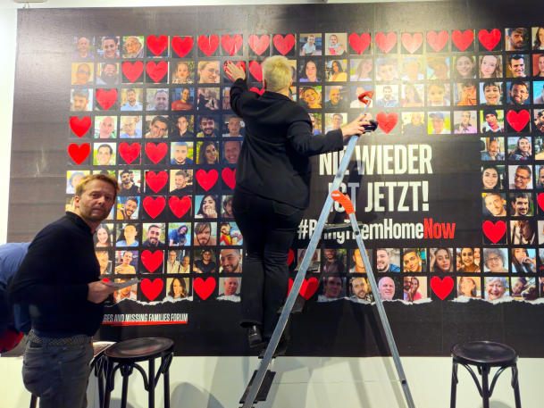 Mehrere Promis und Kulturschaffende wollen ein Zeichen gegen Antisemitismus setzen. Mehrere Promis und Kulturschaffende wollen ein Zeichen gegen Antisemitismus setzen.
