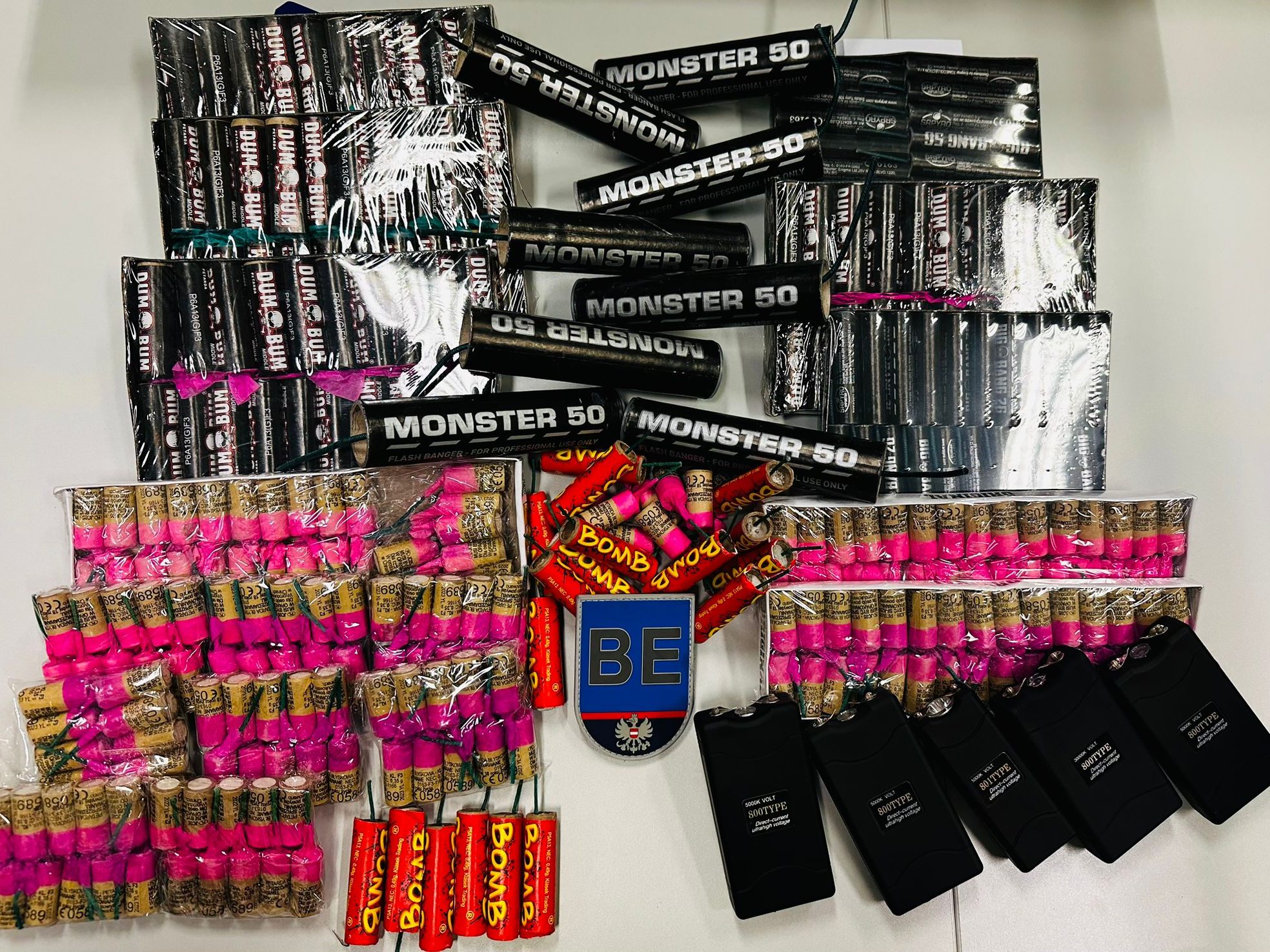Über 300 Stück illegale Pyrotechnik wurden bei Jugendlichen sichergestellt.