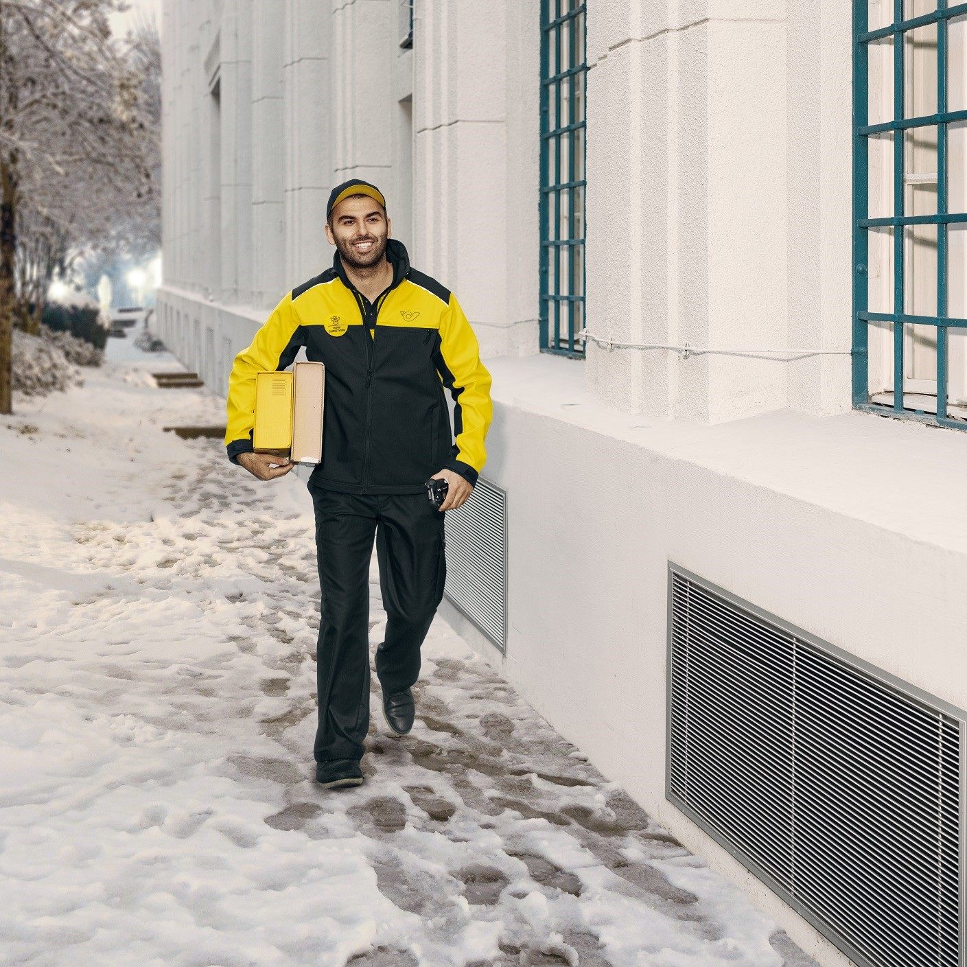 Damit das Weihnachtspaket pünktlich vor dem 24. Dezember ankommt, müssen die Abgabefristen der Österreichischen Post beachtet werden.