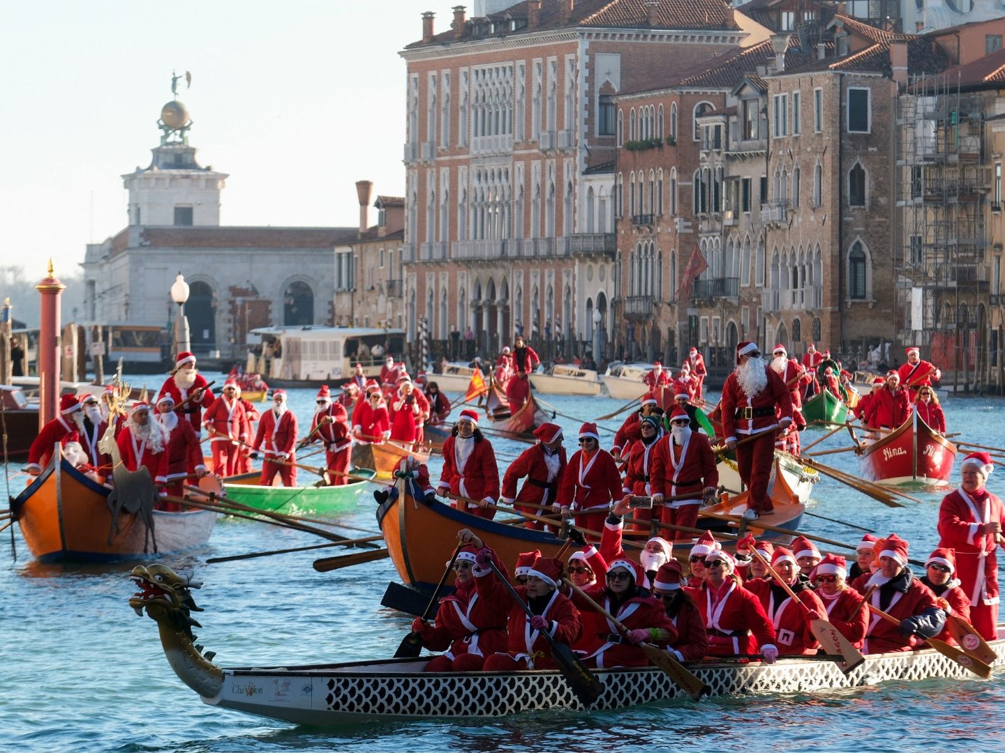 Weihnachtsregatta in Venedig.