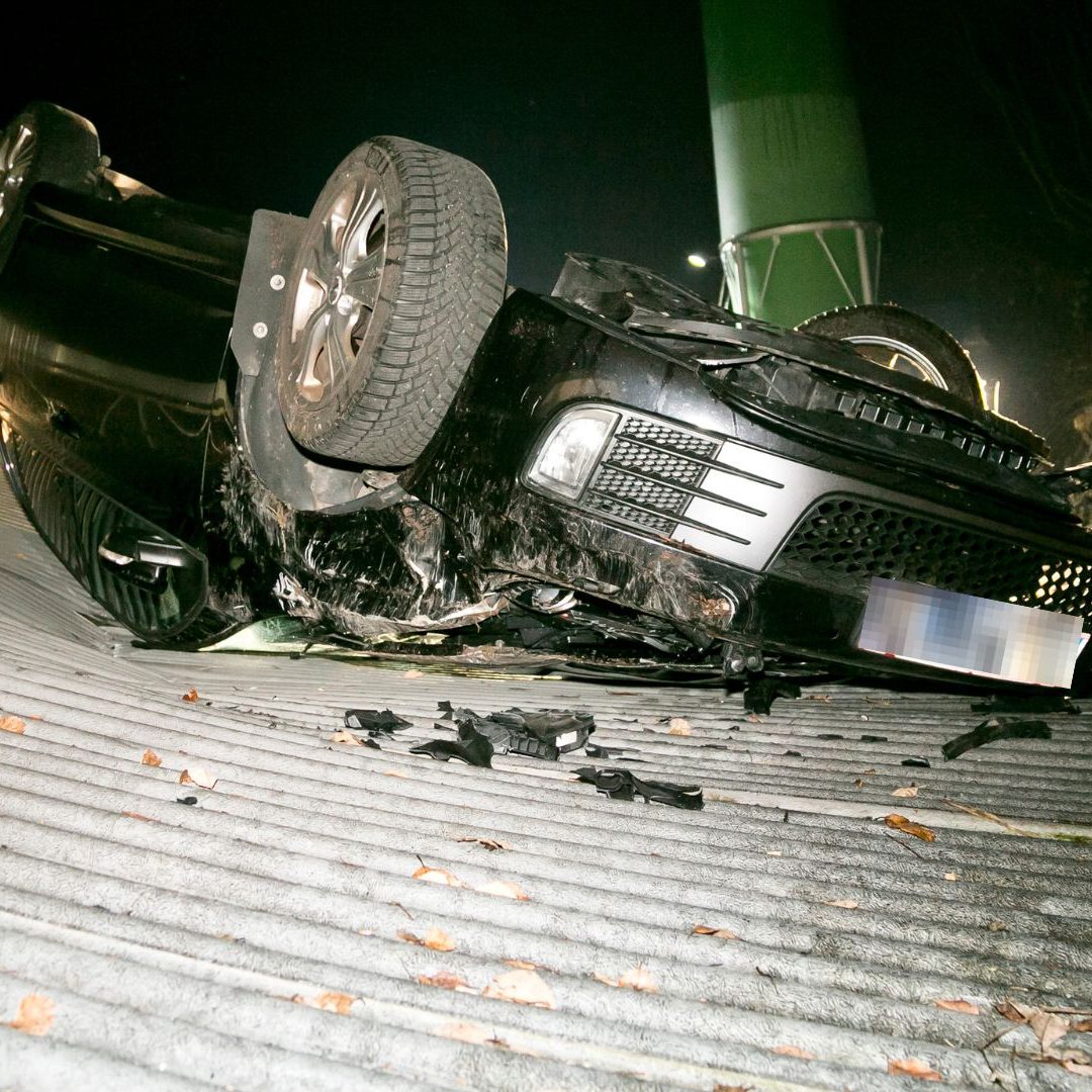 Am Pkw entstand Totalschaden