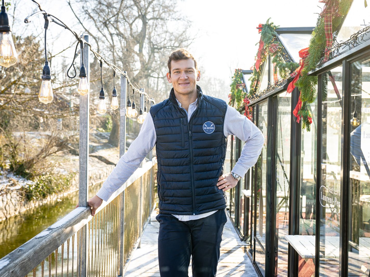 Ferdinand Querfeld ist Geschäftsführer des Bootshauses an der Alten Donau in Wien. Dort kann nun Käsefondue gegessen werden.