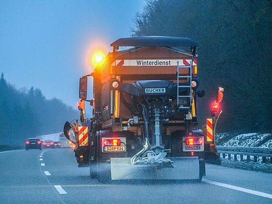 Zahlreiche Autos blieben auf deutschen Autobahnen liegen
