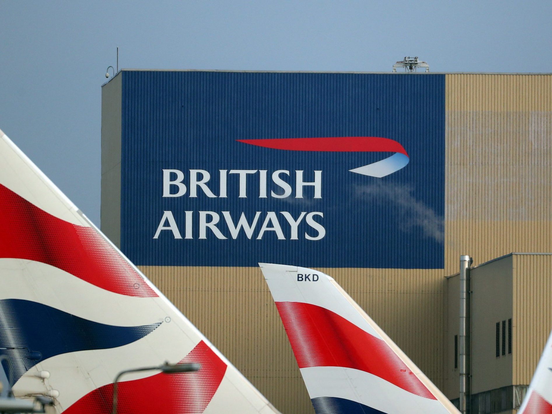 Ein British-Airways-Pilot wurde in Südafrika entführt und brutal gefoltert. Ein British-Airways-Pilot wurde in Südafrika entführt und brutal gefoltert.