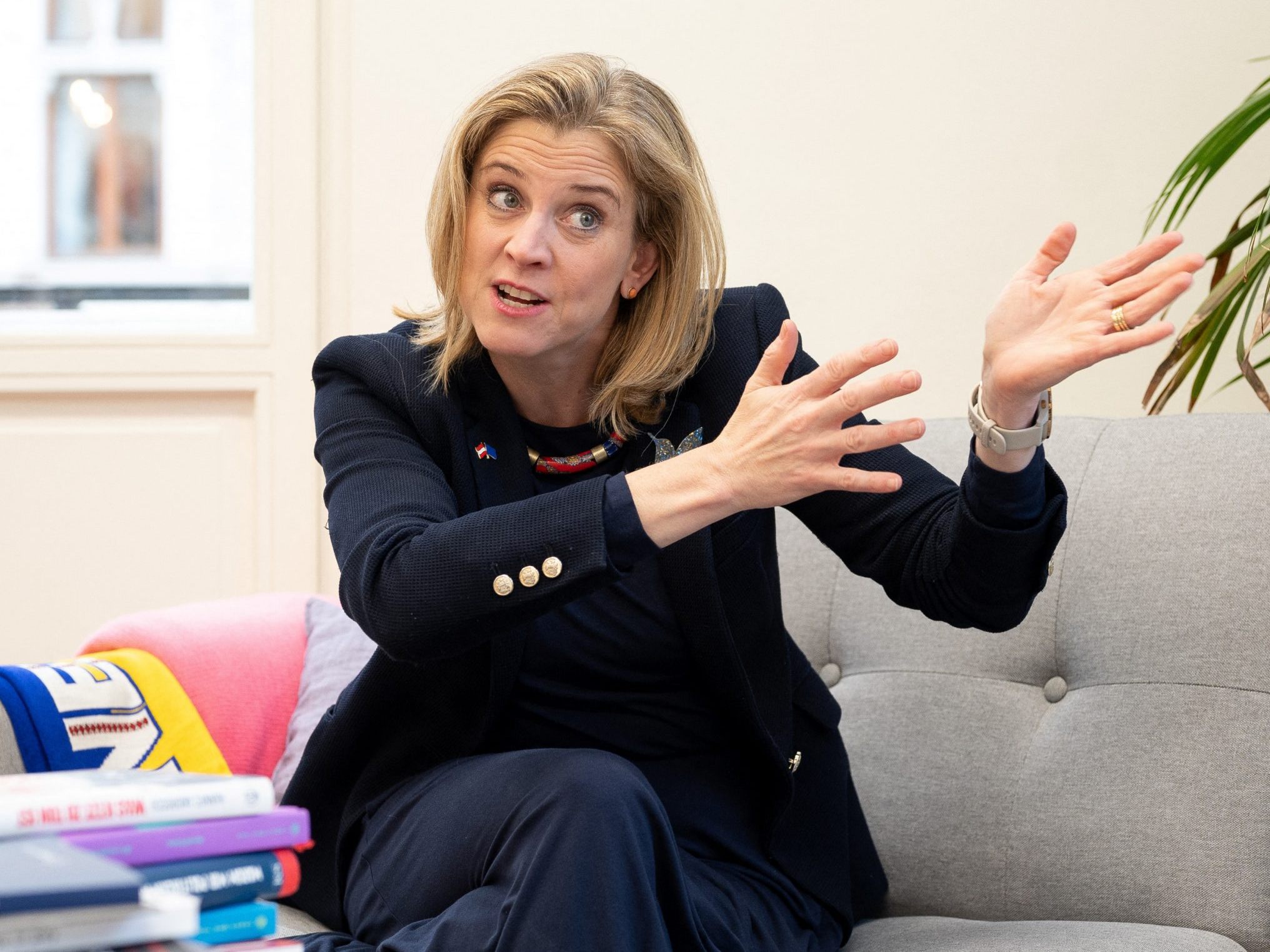 Die NEOS-Chefin unterstützt Brandstätter als Spitzenkandidat.