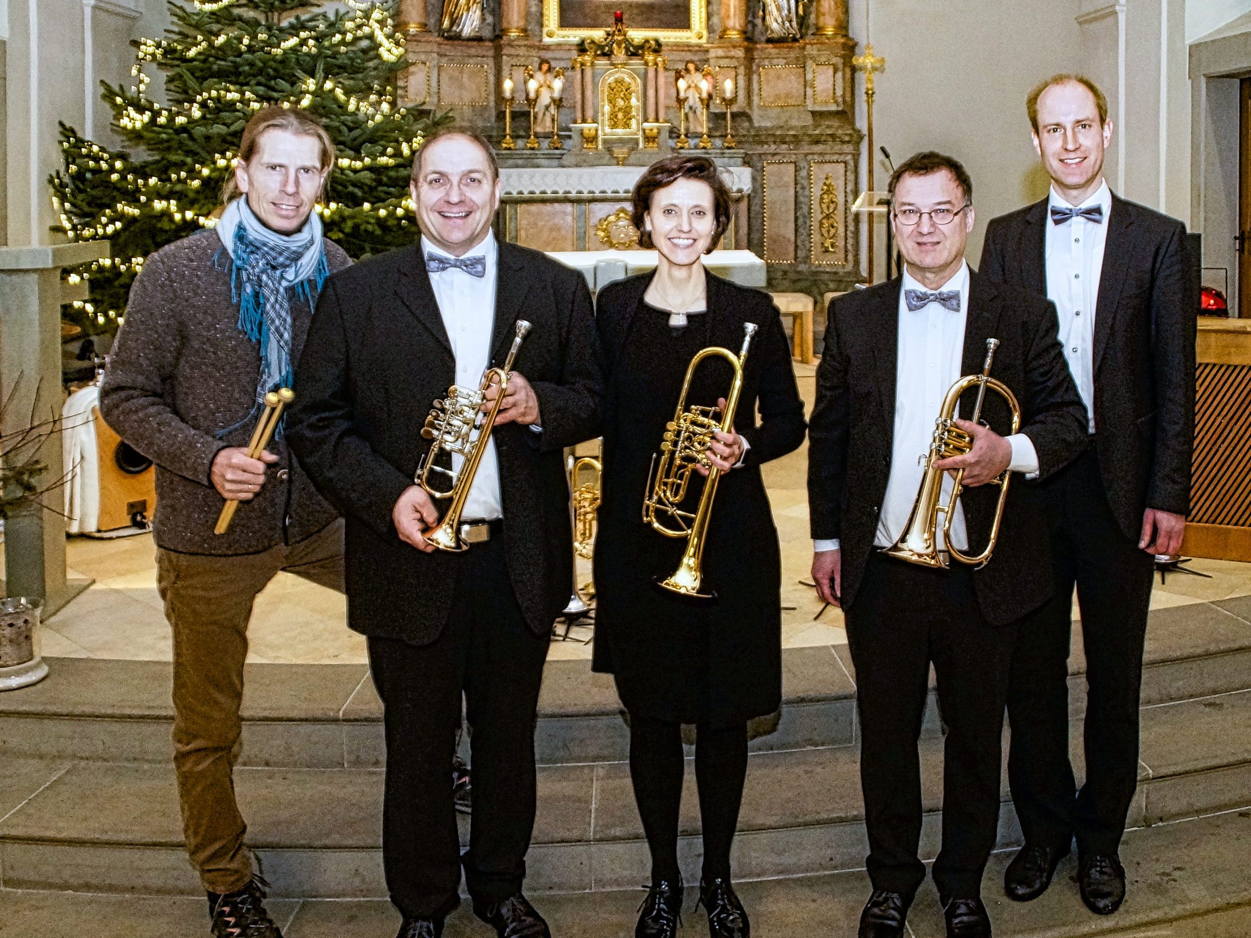 Mit Pauke, Trompeten, Orgel und Gesang wurde ein wunderschönes Konzert präsentiert Mit Pauke, Trompeten, Orgel und Gesang wurde ein wunderschönes Konzert präsentiert