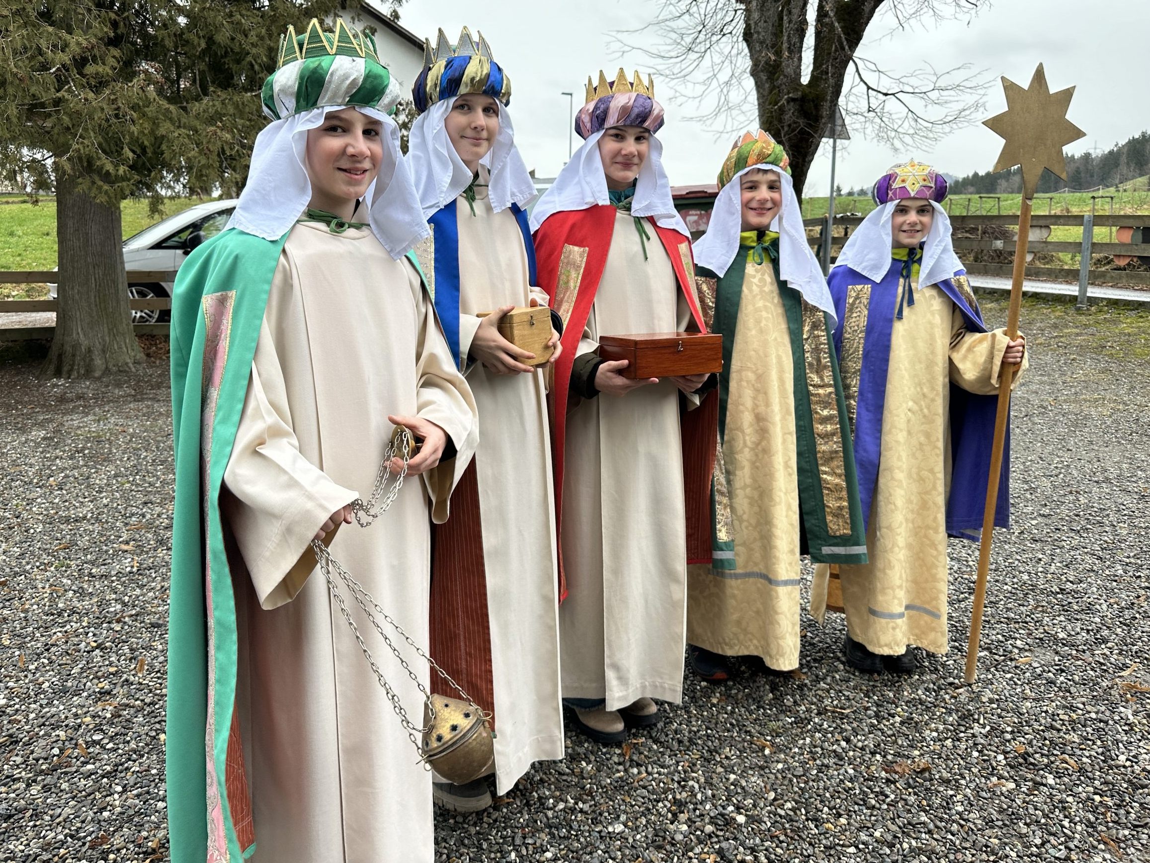 In Haselstauden sind die Sternsinger unterwegs. In Haselstauden sind die Sternsinger unterwegs.
