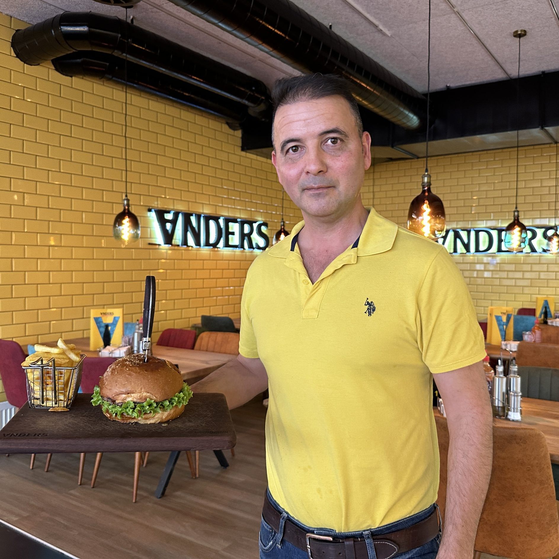 Isi ist der Gastgeber im Restaurant "Anders" im Dornbirner Schwefel.