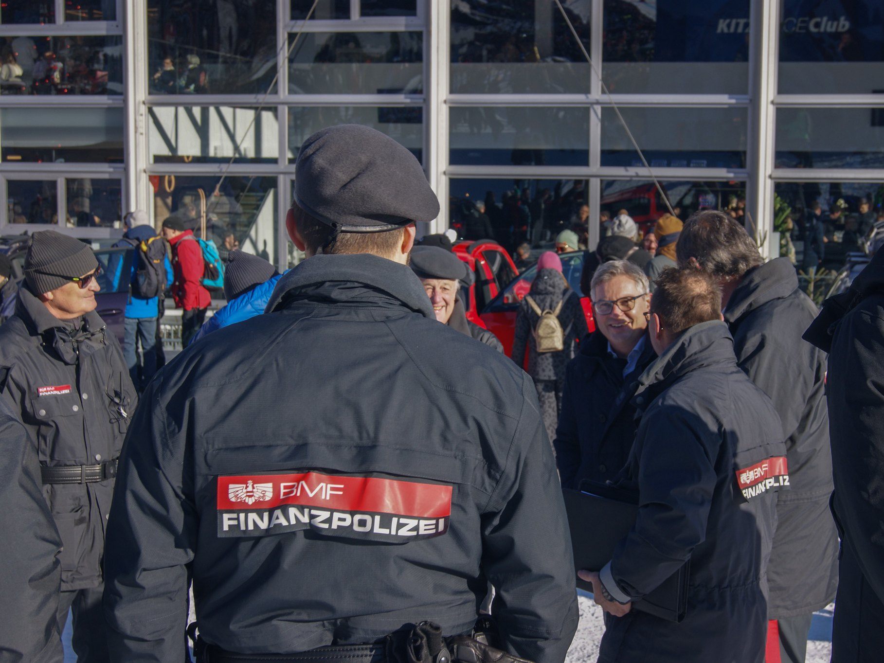 Die Veranstaltungen rund um das Hahnenkammrennen wurden von der Finanzpolizei überprüft.