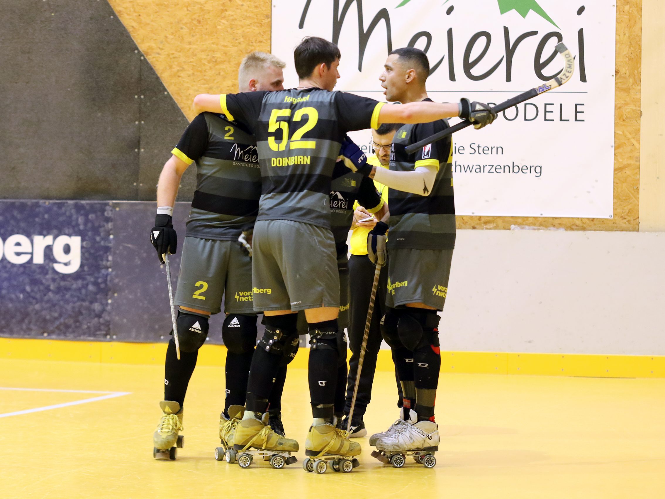 Der Jubel, erstmals den Schweizer Cup-Bewerb Final Four ausrichten zu dürfen, war bei Dornbirns Rollhockey-Cracks groß. Der Jubel, erstmals den Schweizer Cup-Bewerb Final Four ausrichten zu dürfen, war bei Dornbirns Rollhockey-Cracks groß.
