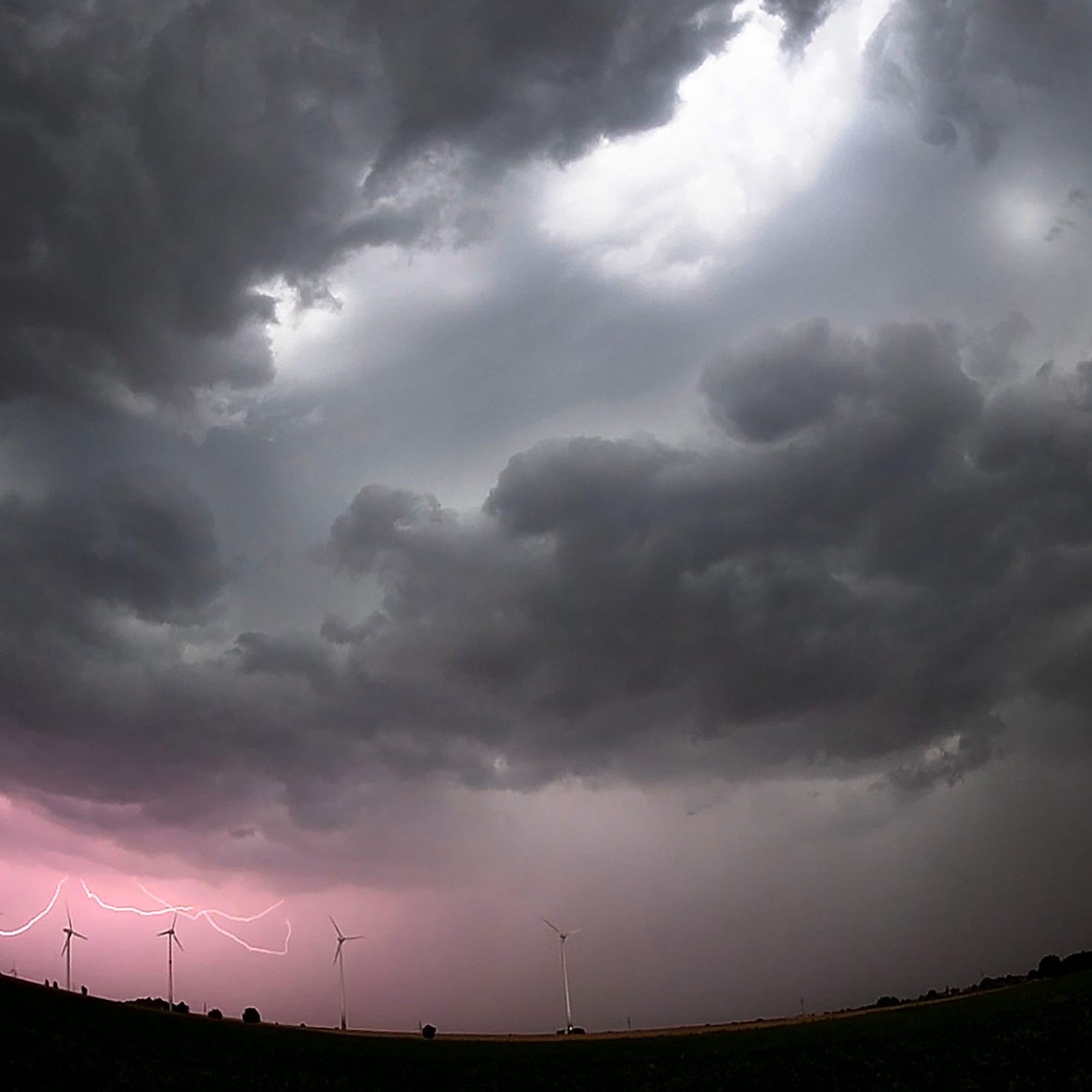 Extremwetterereignisse nehmen deutlich zu und bringen immer mehr Schäden mit sich.