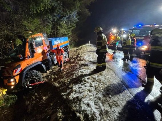 Hier kam sogar ein Streuwagen von der Straße ab.